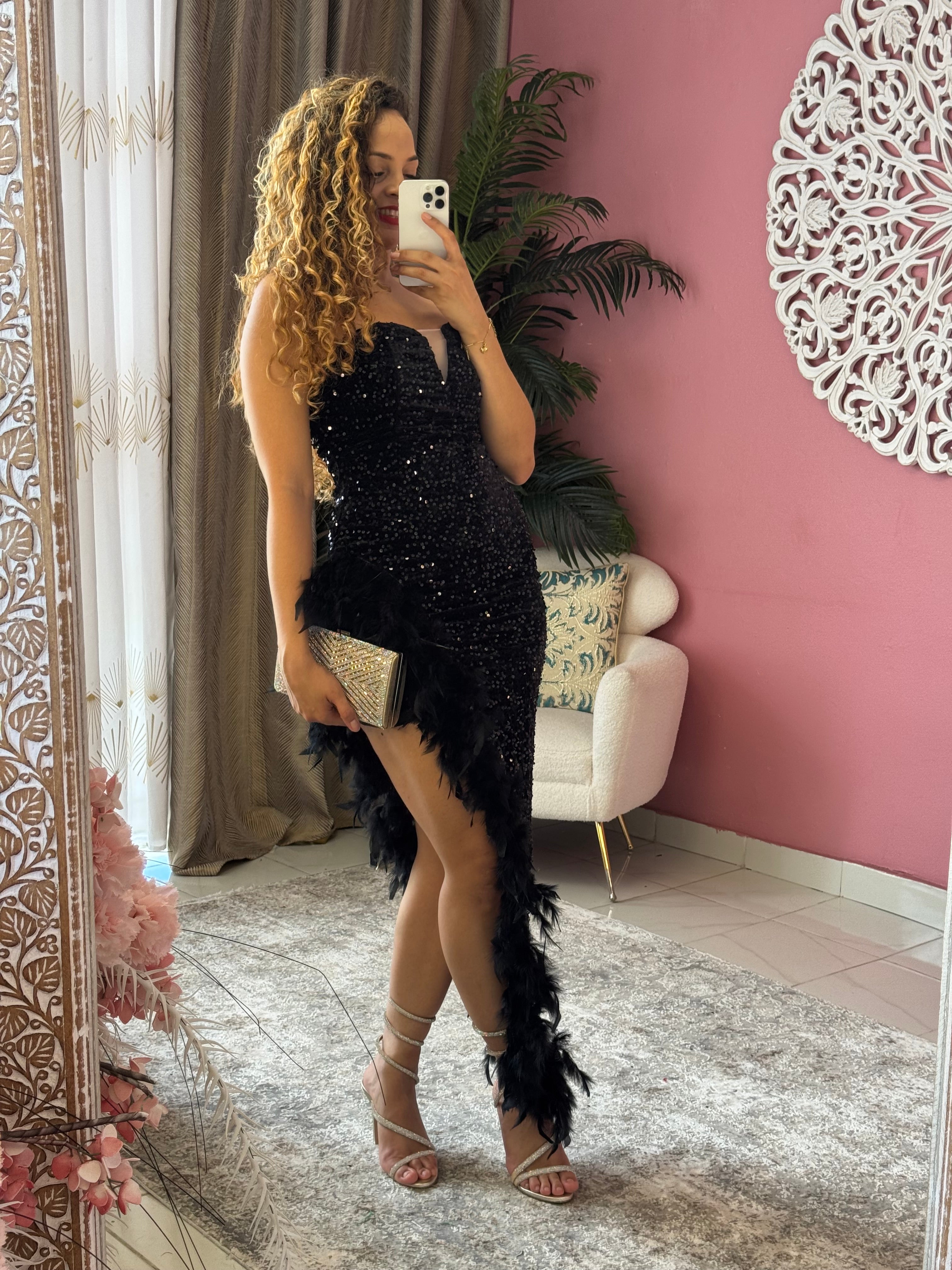 Robe bustier  à paillettes, dos nu, plume