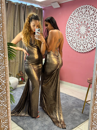 Robe longue à paillettes , colle en  V , dos nu